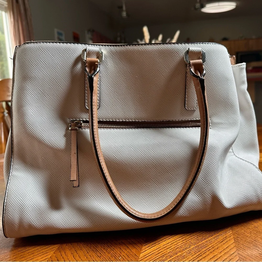 Guess Hand Bag lockable signature